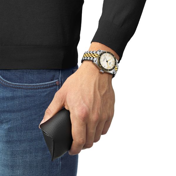 https://cdn.jewelryimages.net/jewelsmiths/images/items/JPG-G18_T149_407_22_011_00_WRIST.jpg?v=17