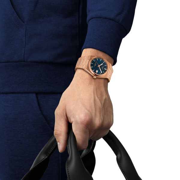 https://cdn.jewelryimages.net/jewelsmiths/images/items/JPG-G31_T137_407_33_041_00_WRIST.jpg?v=17