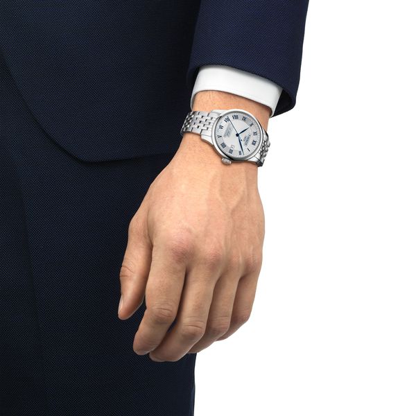 https://cdn.jewelryimages.net/jewelsmiths/images/items/JPG-T006_407_11_033_03_WRIST.jpg?v=17