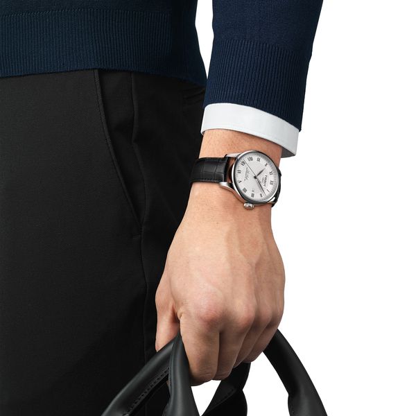 https://cdn.jewelryimages.net/jewelsmiths/images/items/JPG-T006_407_16_033_00_WRIST.jpg?v=17