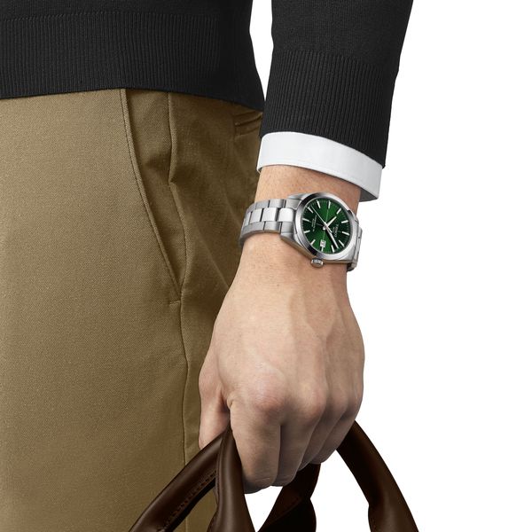 https://cdn.jewelryimages.net/jewelsmiths/images/items/JPG-T127_407_11_091_01_WRIST.jpg?v=17