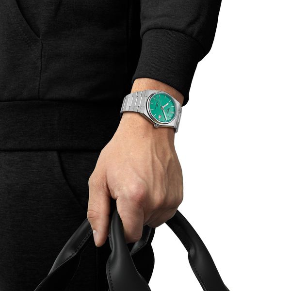 https://cdn.jewelryimages.net/jewelsmiths/images/items/JPG-G30_T137_407_11_091_01_WRIST.jpg?v=17