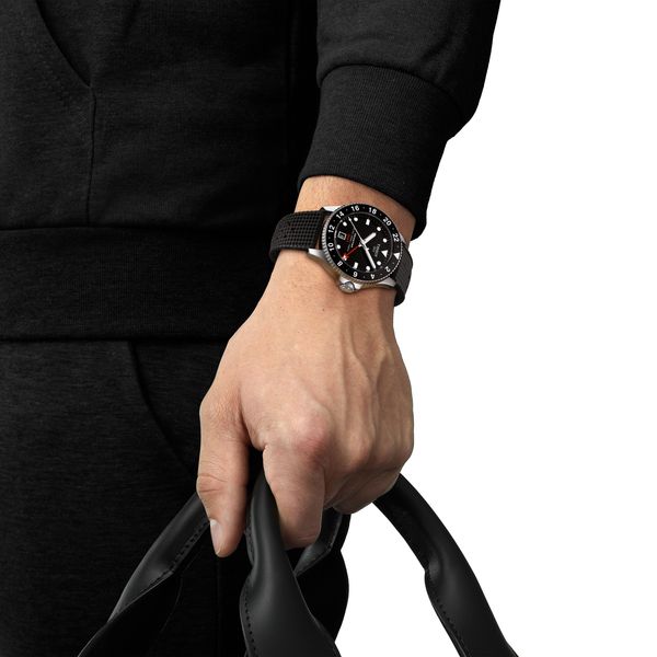 https://cdn.jewelryimages.net/jewelsmiths/images/items/JPG-T120_852_17_051_00_WRIST.jpg?v=17