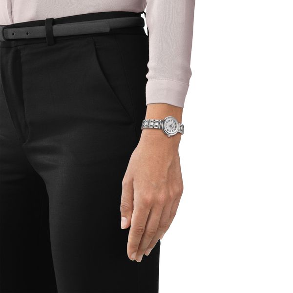 https://cdn.jewelryimages.net/jewelsmiths/images/items/JPG-T126_010_11_013_00_WRIST.jpg?v=17
