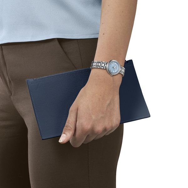 https://cdn.jewelryimages.net/jewelsmiths/images/items/JPG-T126_010_11_133_00_WRIST.jpg?v=17