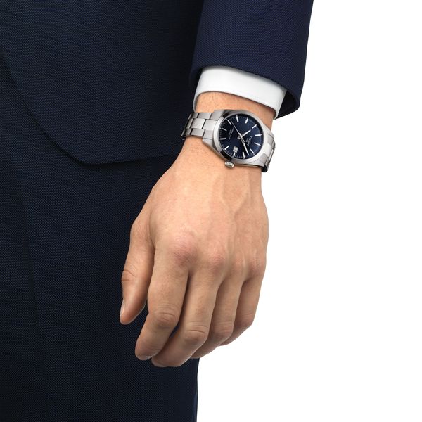 https://cdn.jewelryimages.net/jewelsmiths/images/items/JPG-T127_407_11_041_00_WRIST.jpg?v=17