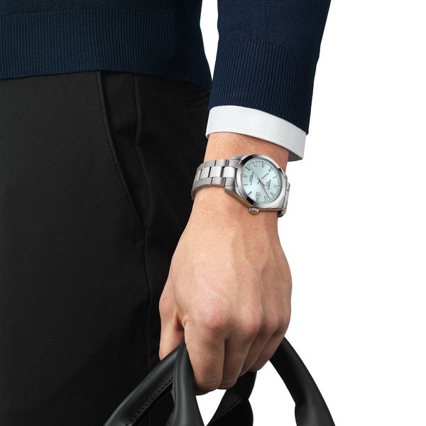 https://cdn.jewelryimages.net/jewelsmiths/images/items/JPG-T127_407_11_351_00_WRIST.jpg?v=17