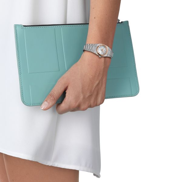 https://cdn.jewelryimages.net/jewelsmiths/images/items/JPG-T137.010.21.111.00_WRIST.jpg?v=17