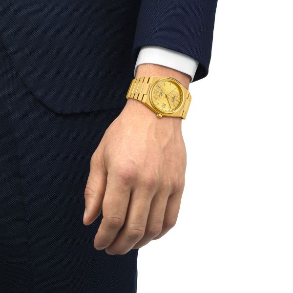 https://cdn.jewelryimages.net/jewelsmiths/images/items/JPG-T137_407_33_021_00_WRIST.jpg?v=17