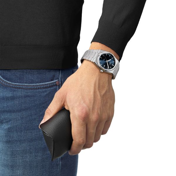 https://cdn.jewelryimages.net/jewelsmiths/images/items/JPG-T137_410_11_041_00_WRIST.jpg?v=17