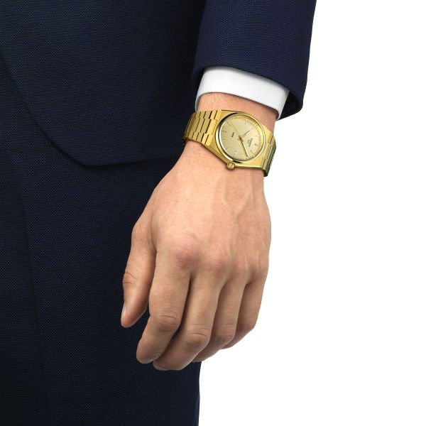 https://cdn.jewelryimages.net/jewelsmiths/images/items/JPG-T137_410_33_021_00_WRIST.jpg